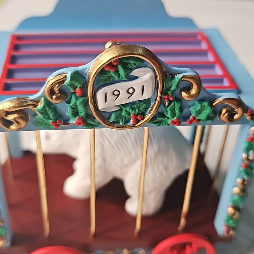 Hallmark vintage 1991 Polar Circus Wago with Polar bear